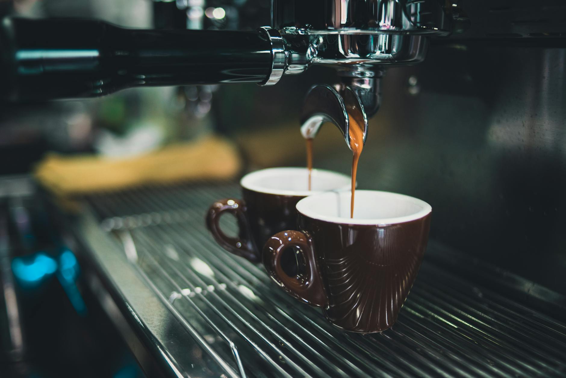 https://www.pexels.com/photo/close-up-of-coffee-cup-324028/